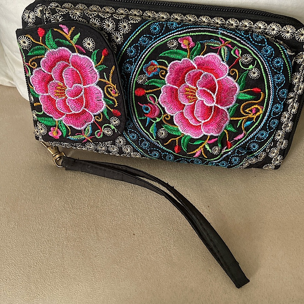Embroidered wristlet